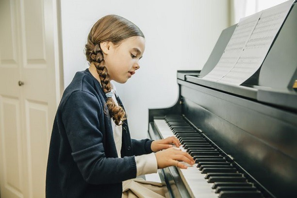 برای آموزش و تمرین پیانو از کجا شروع کنیم؟